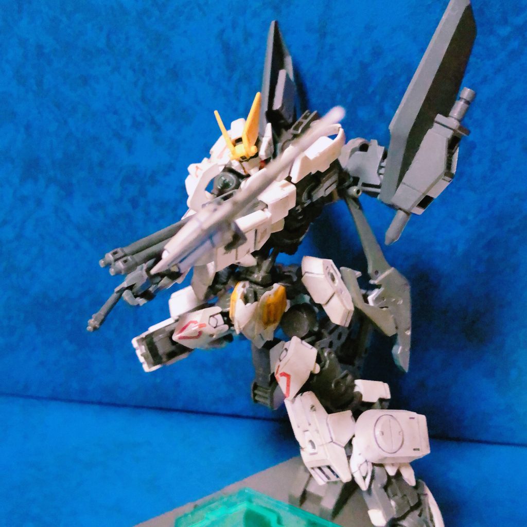 最後に好きなポーズで。
まだ紹介し切れていない武装・形態もあるので今後投稿する予定です。
初投稿でまだまだ未熟な所もありますが、宜しくお願します!