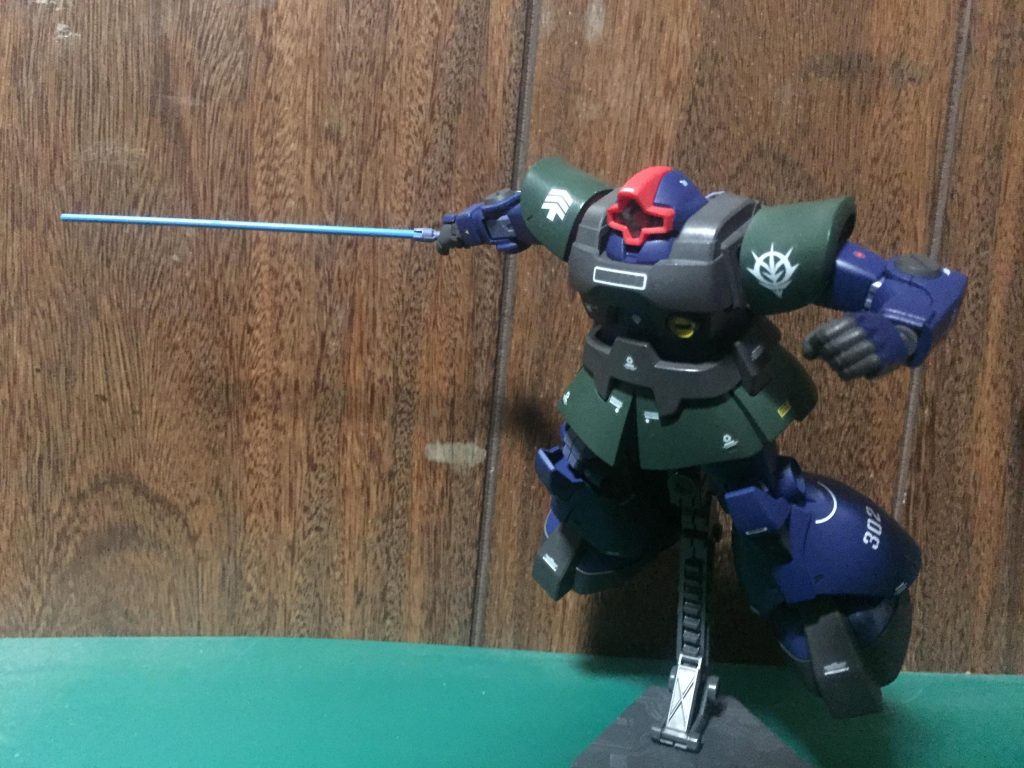 ヒートサーベル ジャンクパーツをエアブラシで水色で塗装し発火を再現しました