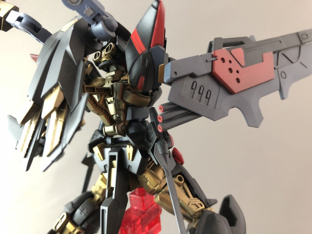 しかし、ランサーダートはこのままではポッキーなので、メタルパーツを赤く塗って推進機を追加。