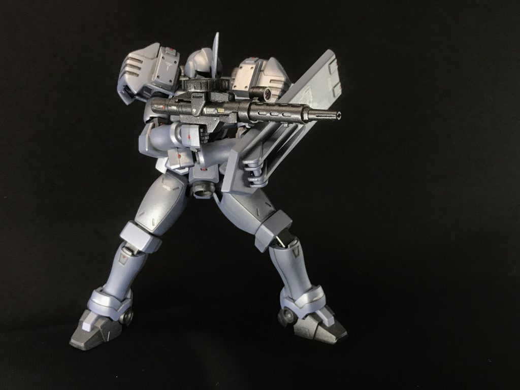 リーオーのマシンガンをベースにザクマシンガン風に改造。どこかにZZのコアファイターのパーツ使ってます