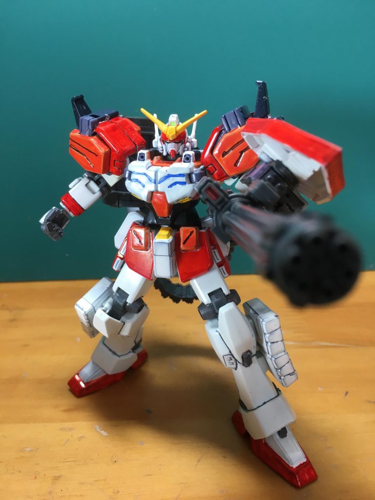 　ヘビーアームズの代名詞ともいえるガトリングガン！TV版とは違い、エネルギータンクを背負っているのでいっぱい撃てそうな感じがします。

　頭部は後ハメ加工を施しています。