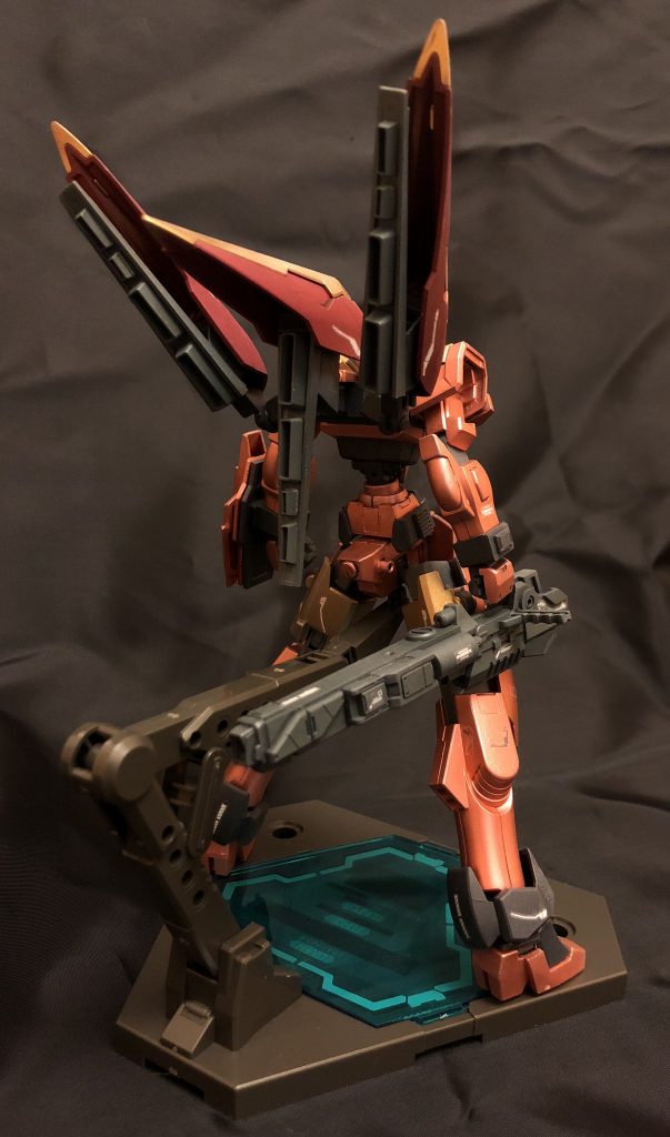 ミノフスキードライブの配置をX字から、V2ガンダムっぽい配置に変え、さらに真ん中に1つ配置して速そうな雰囲気を出してみました。(笑)