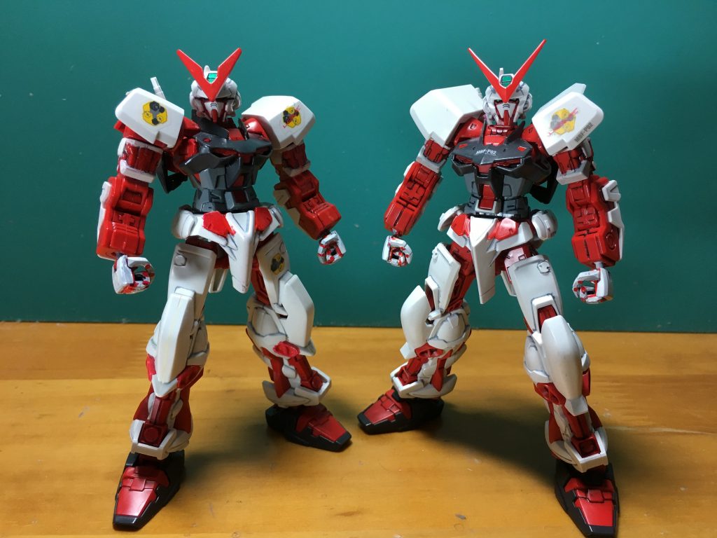 　新版と比較。形状は新版に軍配が上がりますね。同時に投稿予定です。

　塗装はガンダムマーカーです。
赤＝ガンダムマーカー　ガンダムレッド
緑＝同アイグリーン
白＝同ホワイト
金＝同ゴールド
黒＝同ブラック