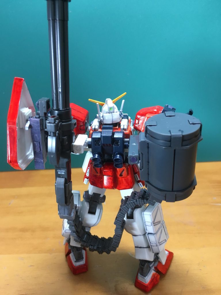 　ベルトリンクとガトリングの接続はボールデンアームアームズ付属のクランク型ジョイントを使用。バックパック左右のポリキャップは可動しないようにプラ板でスペーサーをかませています。