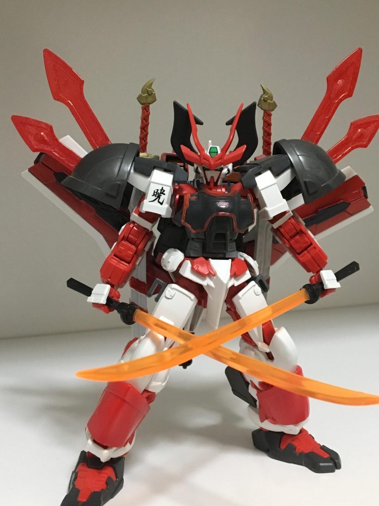 フロント
基本的に武装はビームソード、刀、タクティカルアームズの近接武器のみで肩に付いてる剣状の粒子クリスタルで出力を解放している。