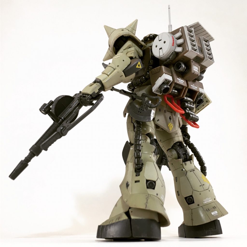 左背後からペロリ。