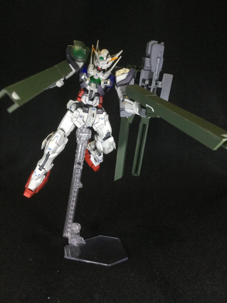 大型GNバズーカを分解しそれぞれ片手持ちのGNバズーカになります
トリガーをしまうことでGNバズーカビット兼シールドビットにもなります