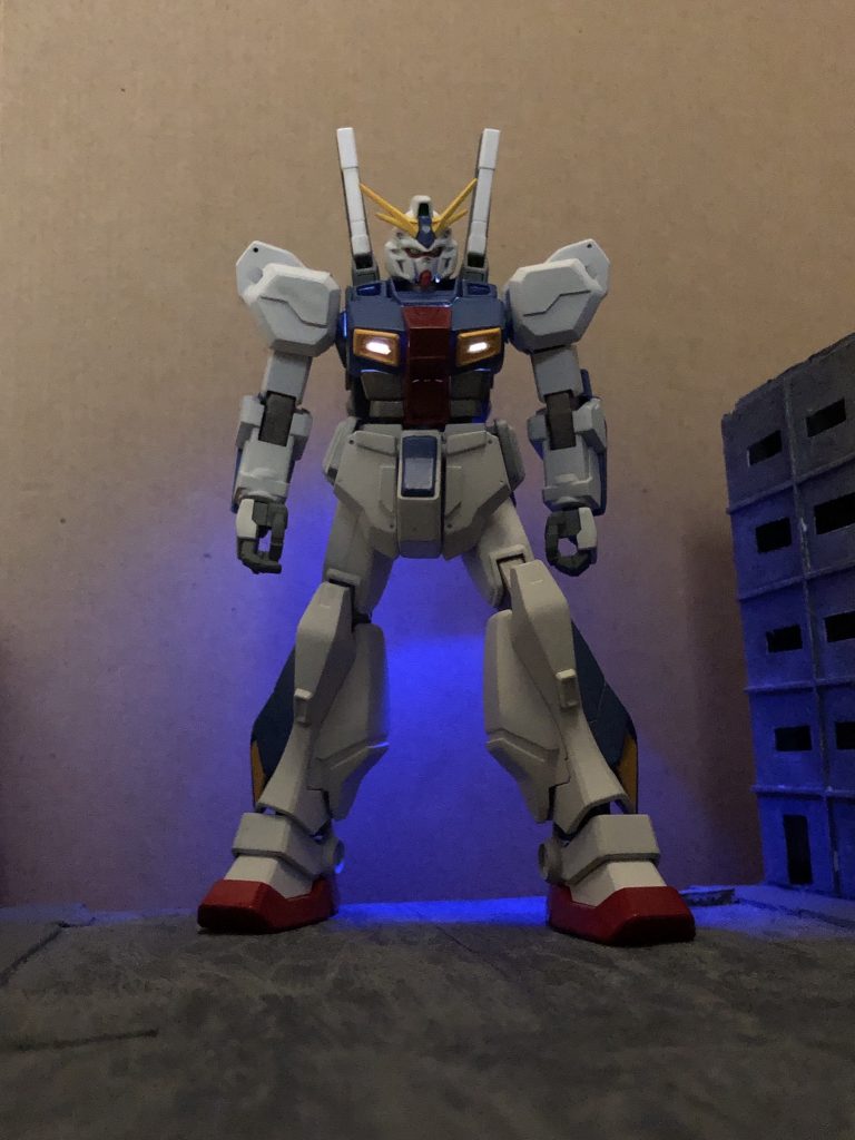 他にも電飾を仕込んだり、随所に遊びを入れてます。