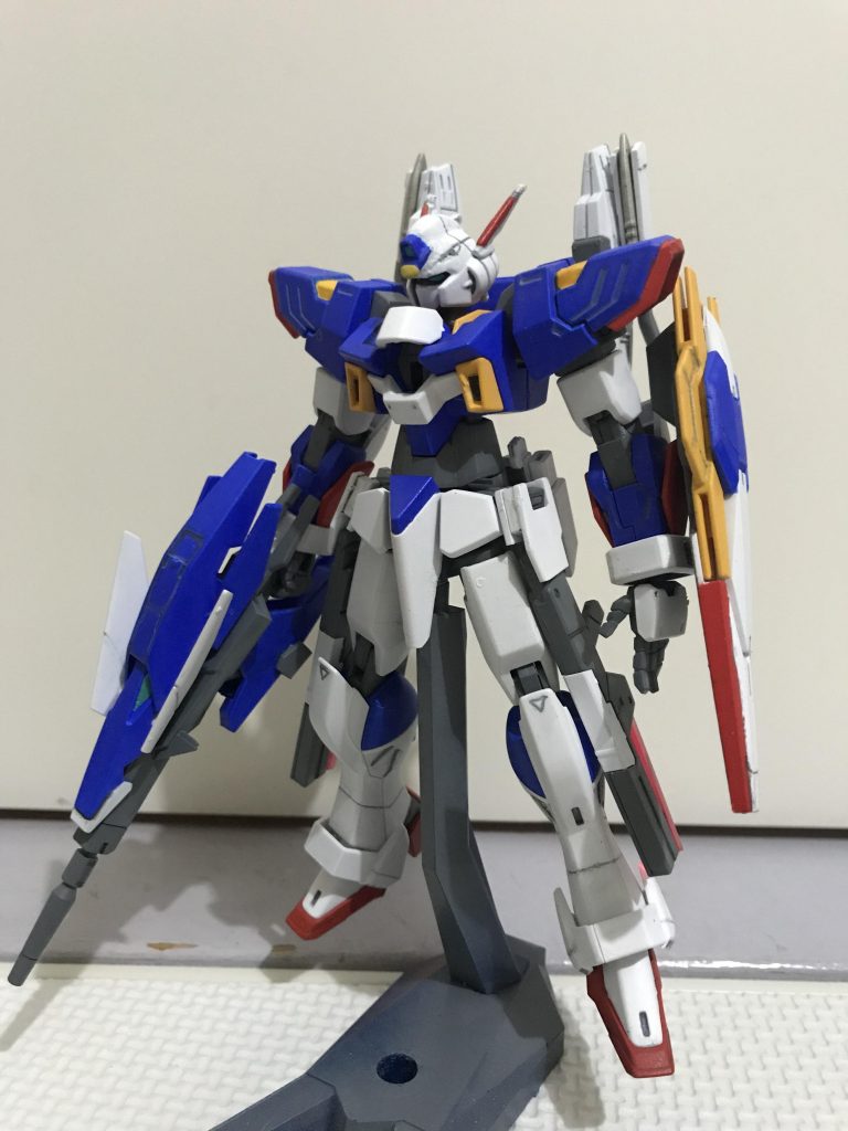 AGE-2マグナムをベースに、頭と腰のフロントアーマーをM1アストレイ、肩と腕とフェイスマスクをGサイフォス、足はインパルス、シールドはリボーンズガンダムにしてみました。