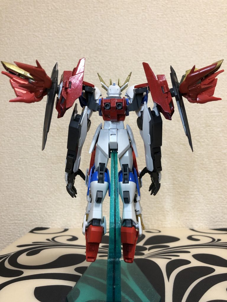 背面。デスティニーの光の翼とダブルオーのGNドライヴの融合により超出力が実現しました。設定の既視感は気のせいです。