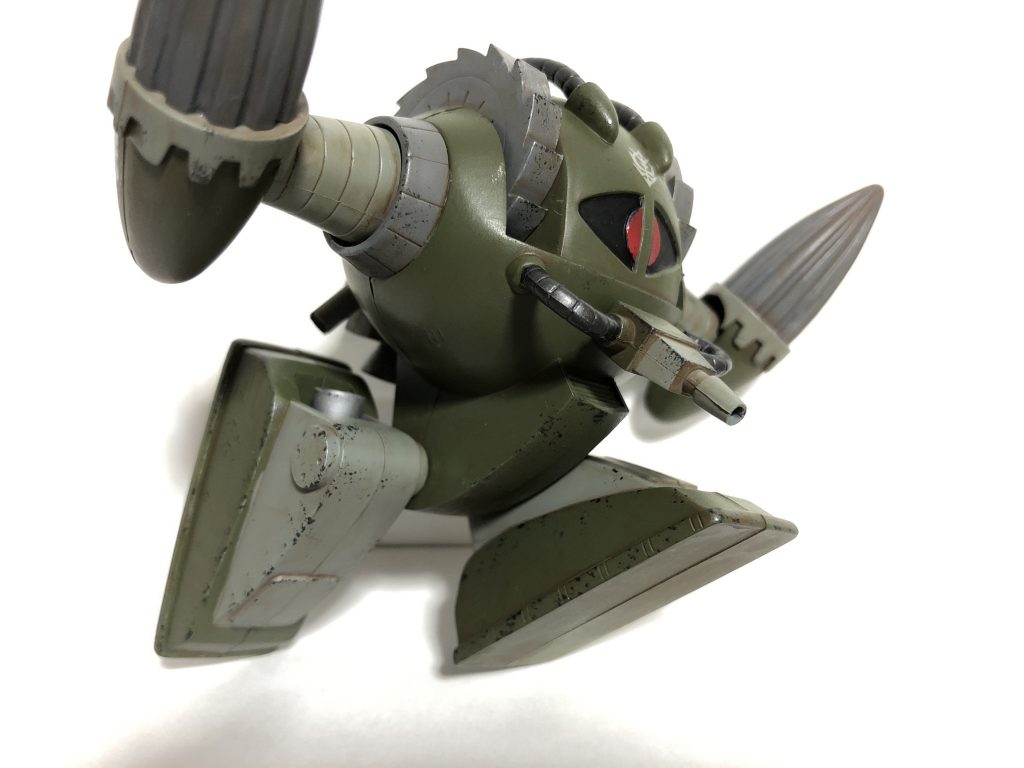 ジャンプするアッグ