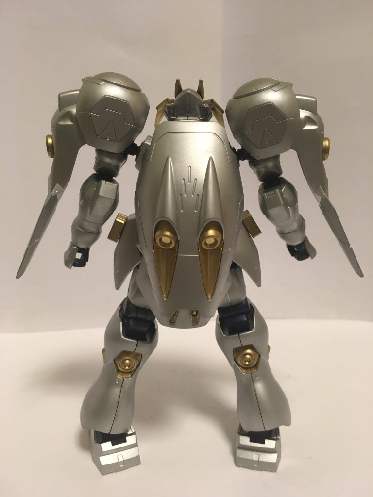 本機には,大型バーニアスラスターがバックパックはもちろんリアスカート下部や腿部,肩装甲部など多数設置されている。これらの連動的働きにより,近距離〜長距離まで幅広い戦闘局面に本機は対応することができる。