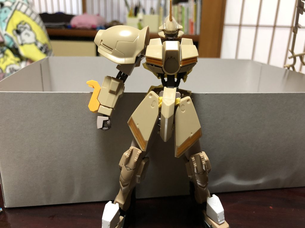 作りはじめの頃です。元々の足が歩きにくそうで好みではなかったのです、フルシティとガルバルディ リベイク のニコイチでいこうとしましたが、足が貧弱すぎました。