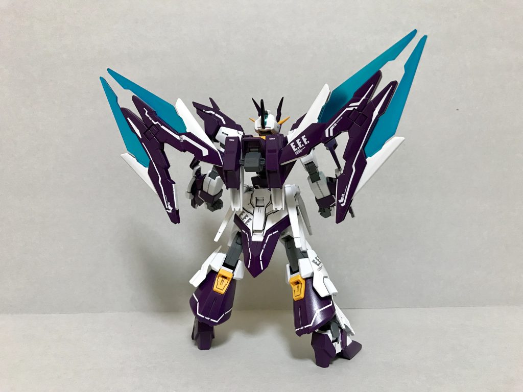 主にAGE-IIマグナムとミキシングしています。この状態の羽が「ノーマルモード」です。
デカールを多めに貼りました。使用したデカールはHGダブルオークアンタとブルーディスティニー、MGエクシアです。