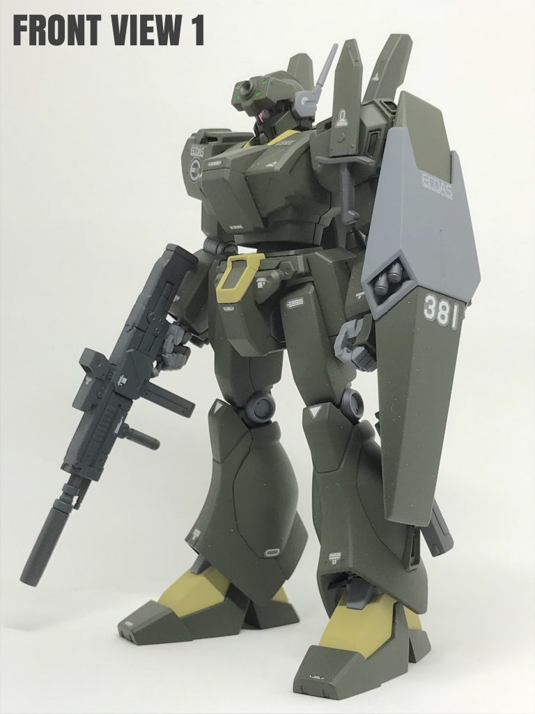 一般機との違いは、
  ①左肩設置のタガー
  ②左脚設置のビームピストル
  ③左腰設置のグレネード?ホルダー
  ④スコープ付きゴーグル
と、言ったところですかね。(*´∀`*)