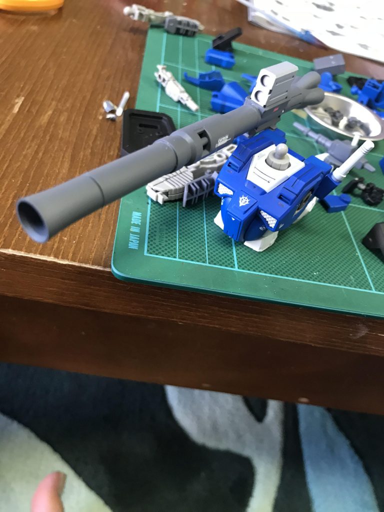 これだけ見たらスコープいい位置じゃんイカしてるじゃんって思うじゃん?