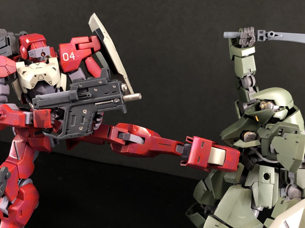 シールドと左肩含めてケルディムサーガのものです。