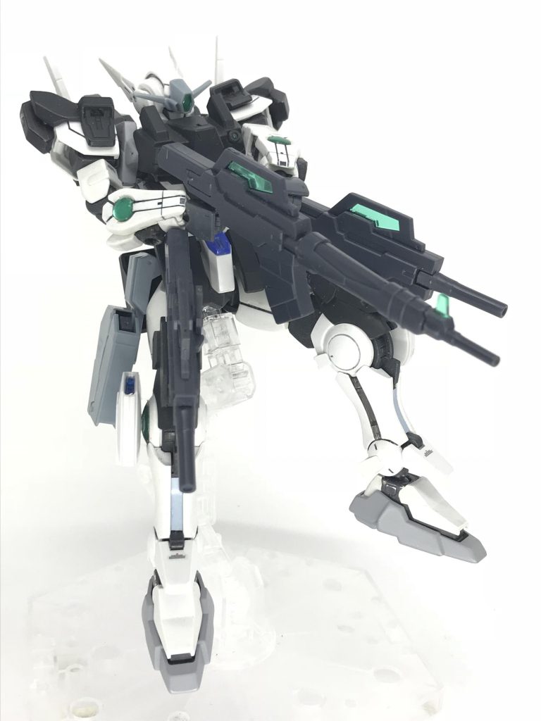 サーガ装備。
換装部分は、出来るだけ付け替えやすい場所になっています。
 具体的には、両肩、両膝、フロントアーマー、胸部コクピットハッチを付け替えています。