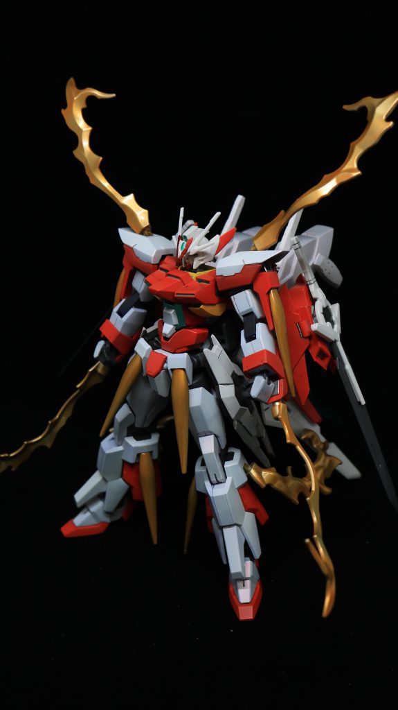 「トランザムとFXバーストの力で！！」
そんなイメージで両方発動したら出力が不安定になってバーストのサーベル部分が炎のようになってる設定です。