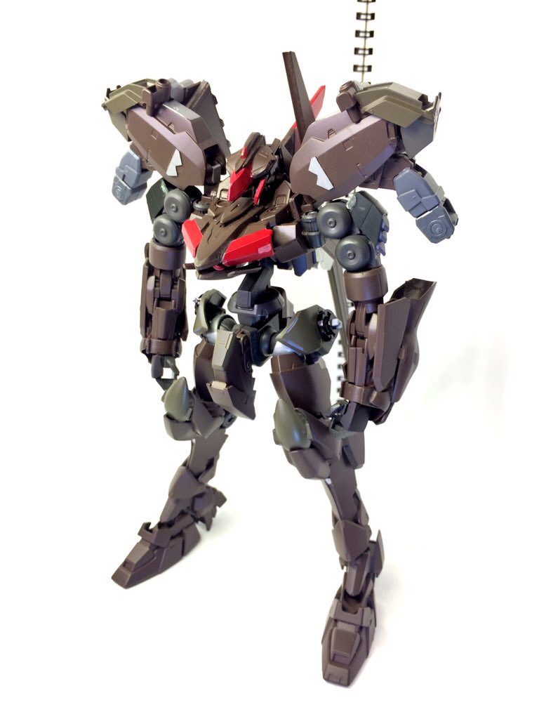 武装を全て取り払った状態です
もともと細めのグリムゲルでのスタイルは弄らず足などはさのままの使用です