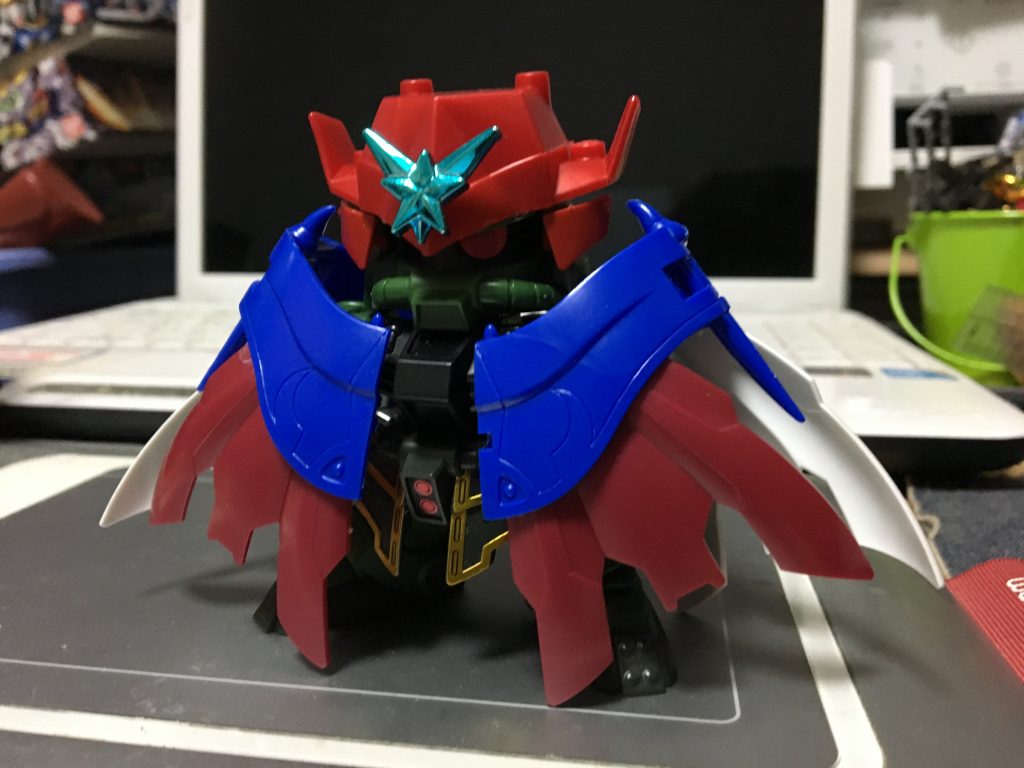 パーツ合わせ。殺駆頭をベースにマントはブラックドラゴン+曹操×2です。帽子は殺駆頭の兜+武者真紅主のハット。