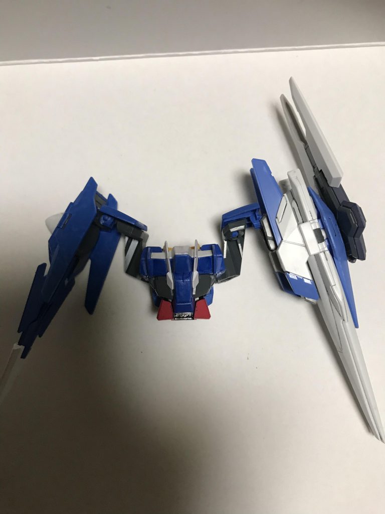 ダブルオーダイバーを元にガンダムダブルオーのパーツとガンダムAGEのパーツを使いました