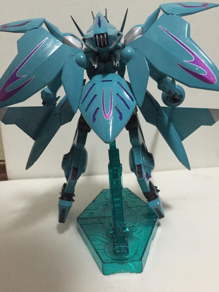 腰にはキュベレイのファンネルラックを装備で透明ファンネルは引き続き運用可能。