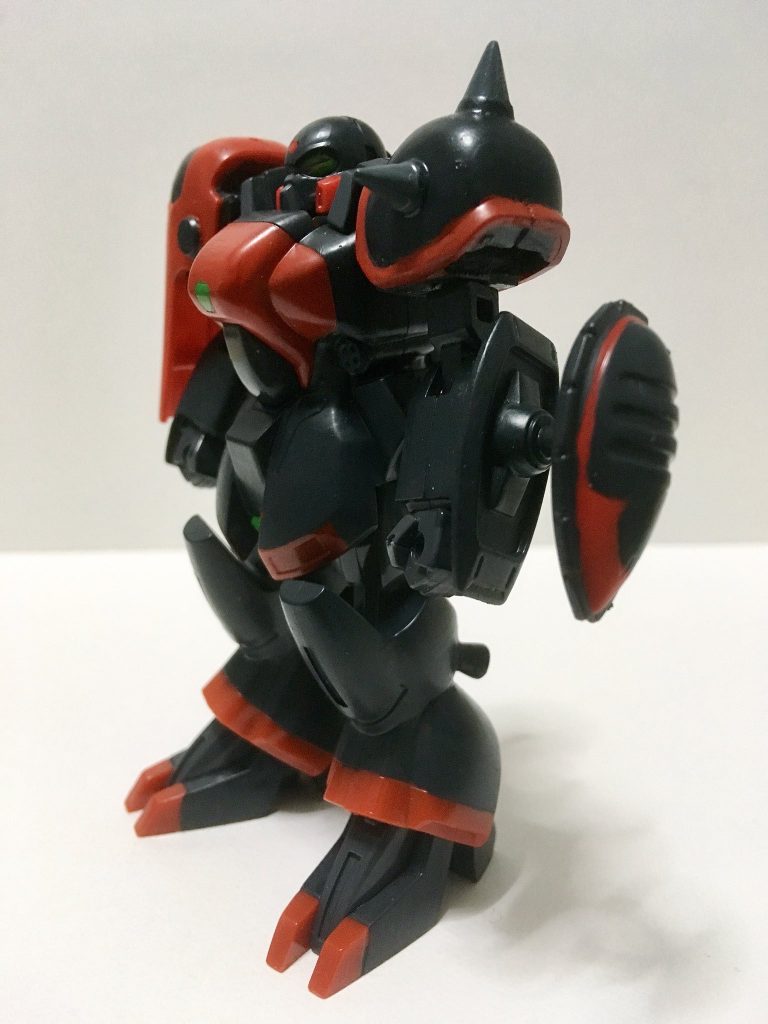 両肩、ビームシールド発生器、バックパック、頭部などのパーツをHQゾリディアから持ってきています。