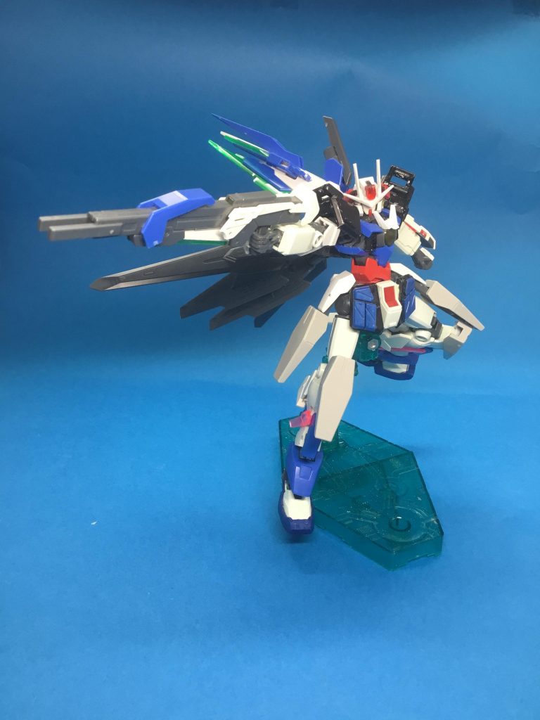 ## GNビームライフルこの機体専用に開発された武器。連射性にも優れており、下部のGNソード部分で十分な格闘も可能サバーニャのライフルに色々くっつけただけです。はい。