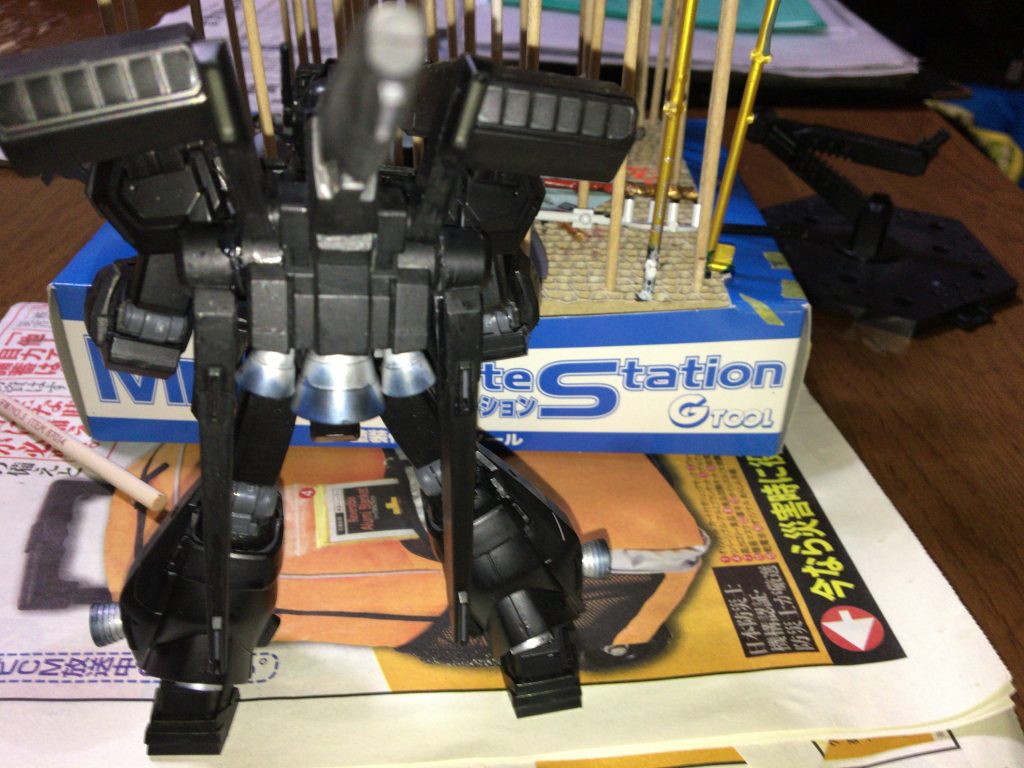 バックパックは両端に姿勢制御のスラスターを追加
AMBACの補助兼推進力向上をイメージしてます