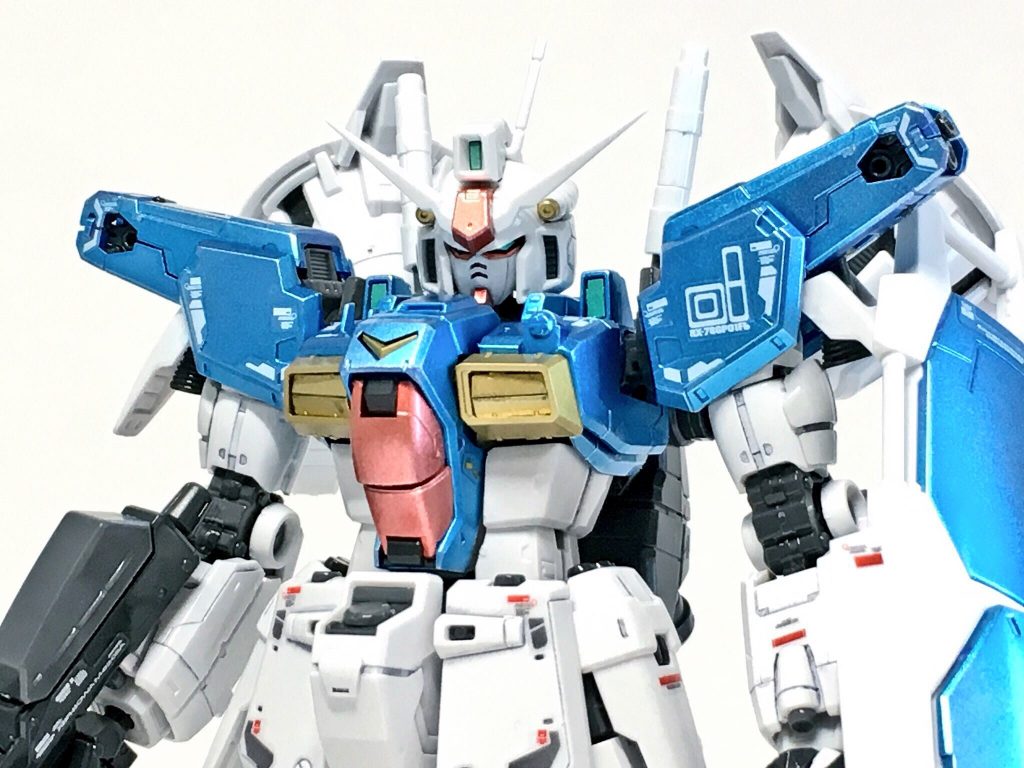 使用したのは、メタリックブルー、メタリックレッド、メタリックゴールド、メタリックグリーンになっています。
センサー類にメタグリーンを使っているので付属シールを使用していません。それでもこの発色！