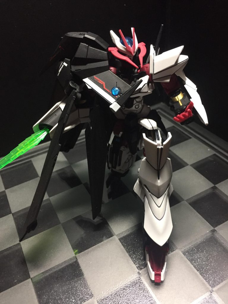 これだけ複雑な装甲しているのに膝立ちできるとか、地味に凄いですよね