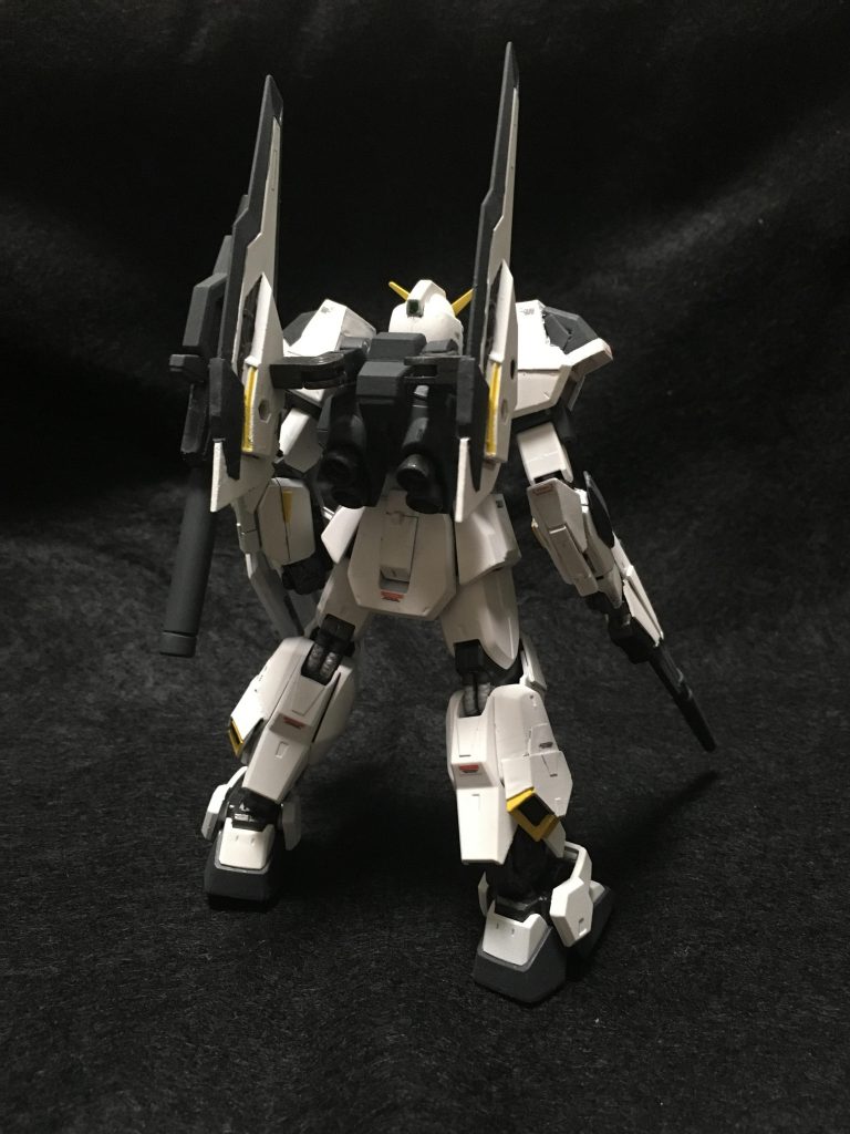 バックパックにはスタビライザーバインダーを搭載。