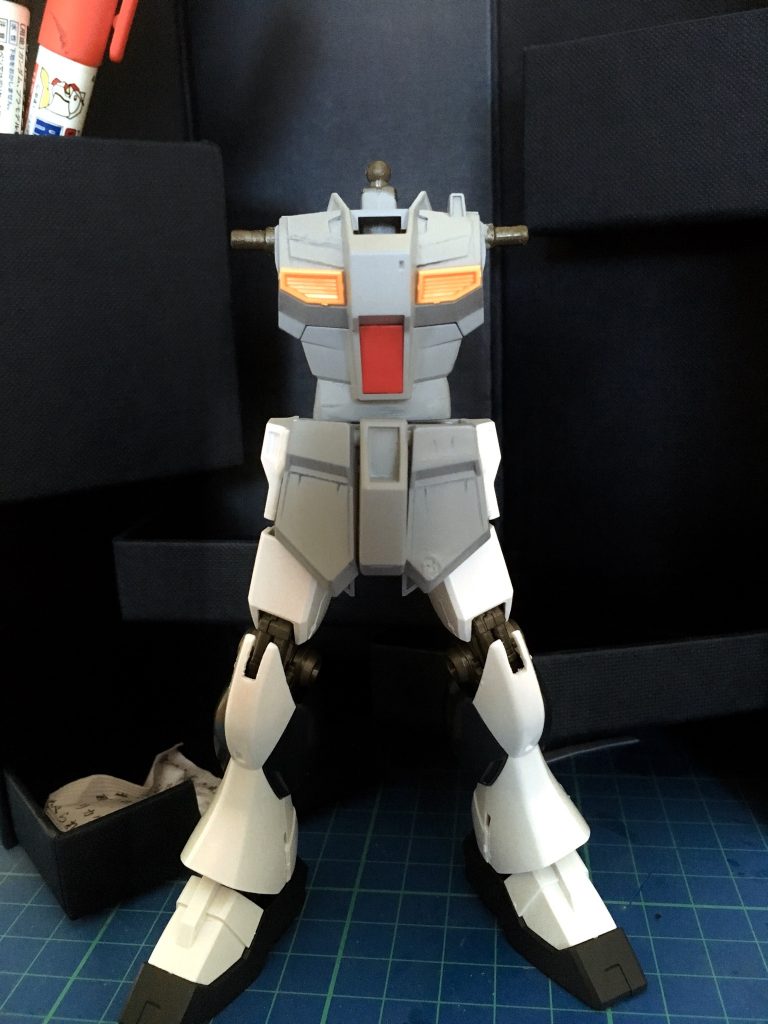 膝に切れ込みを入れて