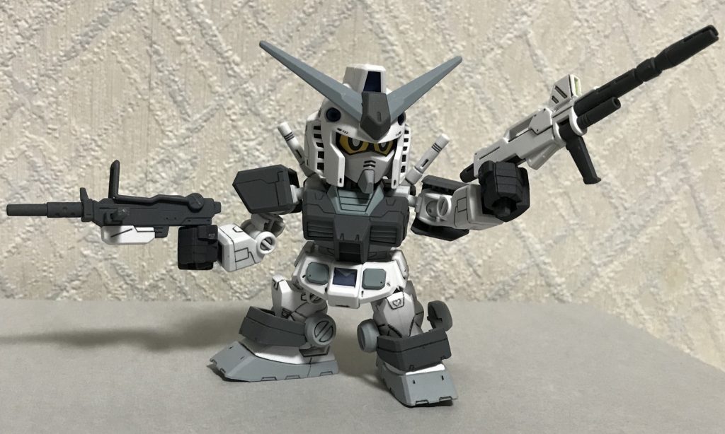 陸ガンのマシンガンとビームライフル