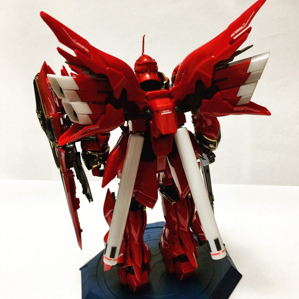 羽が重たくて縦に伸ばすと後ろに倒れてしまうのは私の組み方が悪いんだろう……
そして胴体が真っ二つにすぐ分かれるという新機能がありますwwww