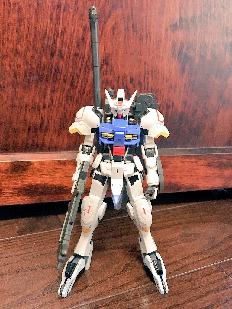 接近戦と遠距離戦両方いける武装になっている
特に接近戦の時は三日月の戦闘データのバックアップを受けるため三日月同等の戦いができる