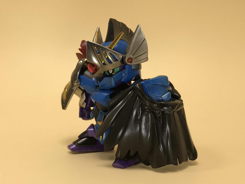 ガンダム顔が肩に付いてます。