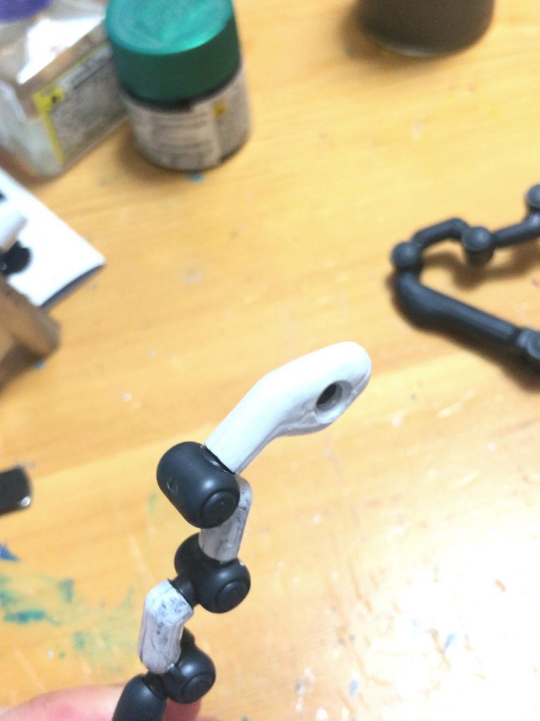 白も塗らないと見栄えが…！