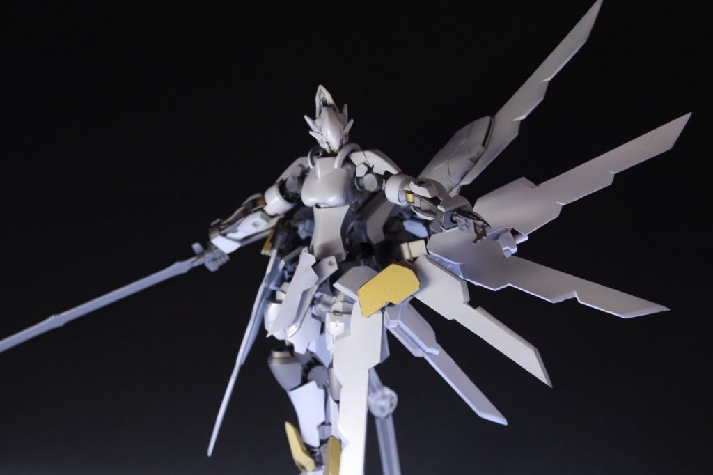 スカートの様な羽は
MAの視覚機能に影響を与え自機の位置情報を改変させることが出来る