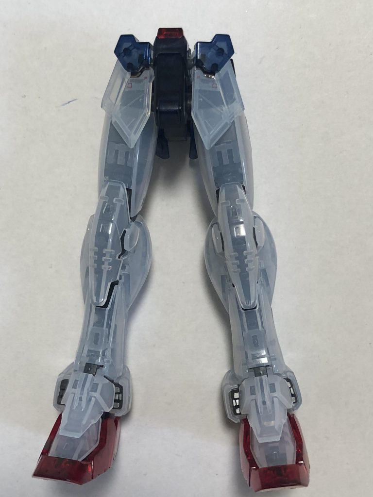 ランナー塗装して組んでます。
分かりにくいかもしれませんが白パーツにクリアブルーがのってます。