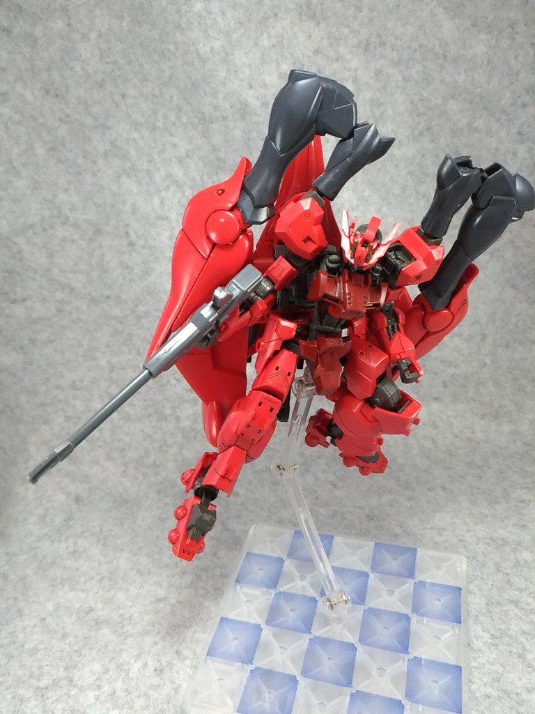 ヴァルヴァロとアスタロトオリジンが赤で揃ってたので塗装はしていません。
一部ガンダムマーカーゴールドで塗ってますが、劣化しててかなり黒ずんでます。
みなさんもガンダムマーカーゴールドを久々に使うときはご注意ください。