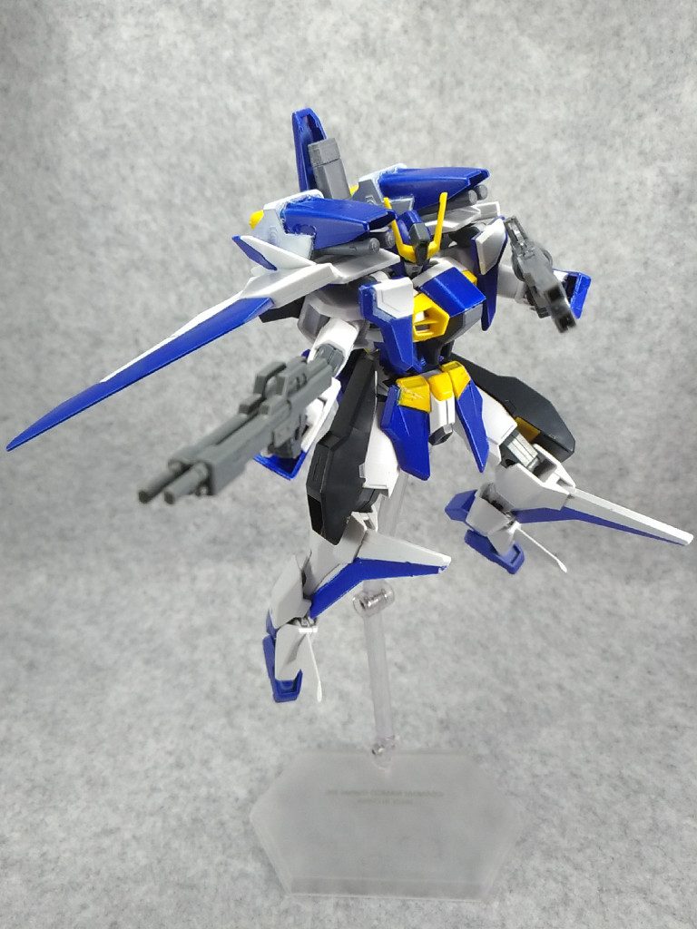 右手の武器は旧キットのライフルを切ってはっつけてます。