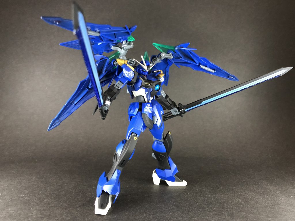 6枚のバインダーは機体背面の可動アームによって可動し、・機体を広範囲にカバーするマント状の形態・機体下半身の保護と重力下での重心低減を意図したスカート状の形態・能動性空力弾性翼(ZGMF-X10Aの