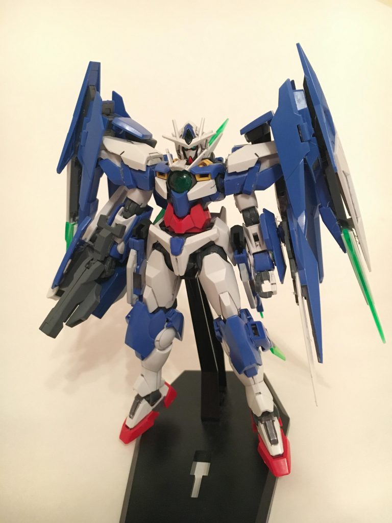 本体部分はほとんど変えていませんが、肩のバインダーはメテオホッパーの物からダブルオーダイバーに変えて、ダイバーエースユニットを無理矢理つけました。GNカタールはそのまま使用してます。