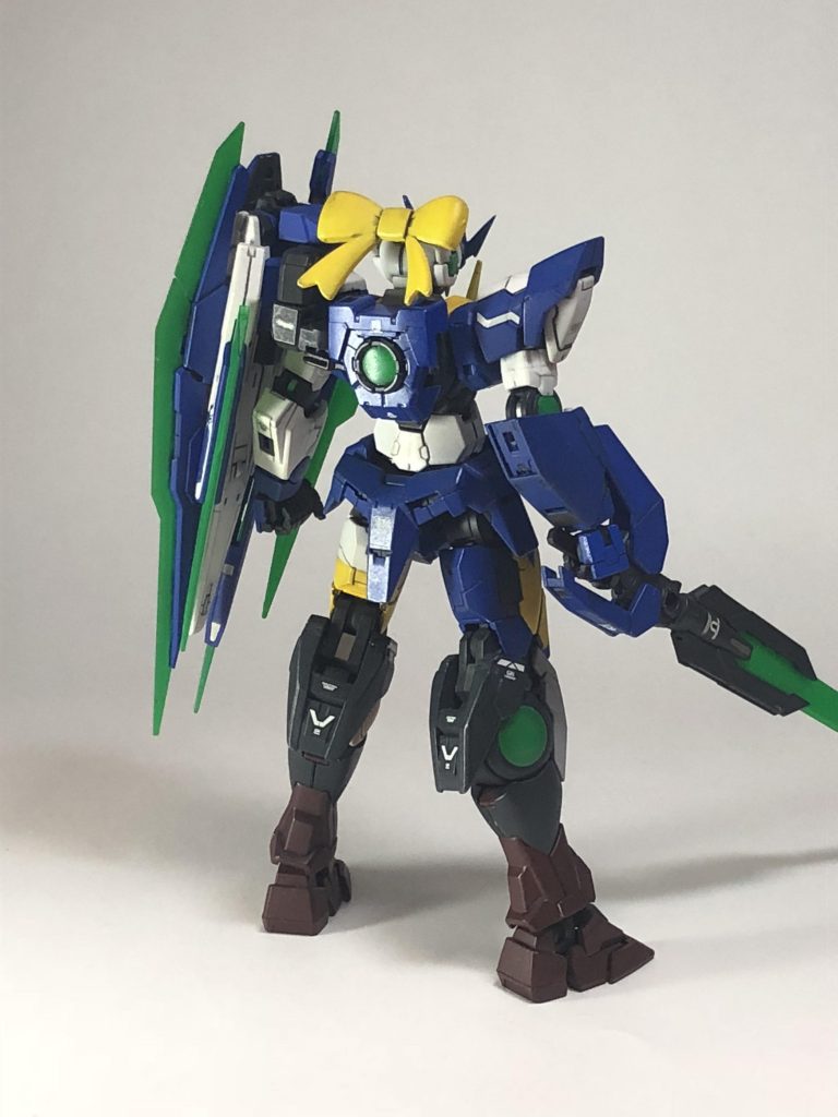 『バック』
頭にはキリシマの特徴ともいえるリボンを付けました。リボンはプチッガイから持ってきました。ちなみにこのリボンのせいで可動範囲がだいぶ制限されていますw