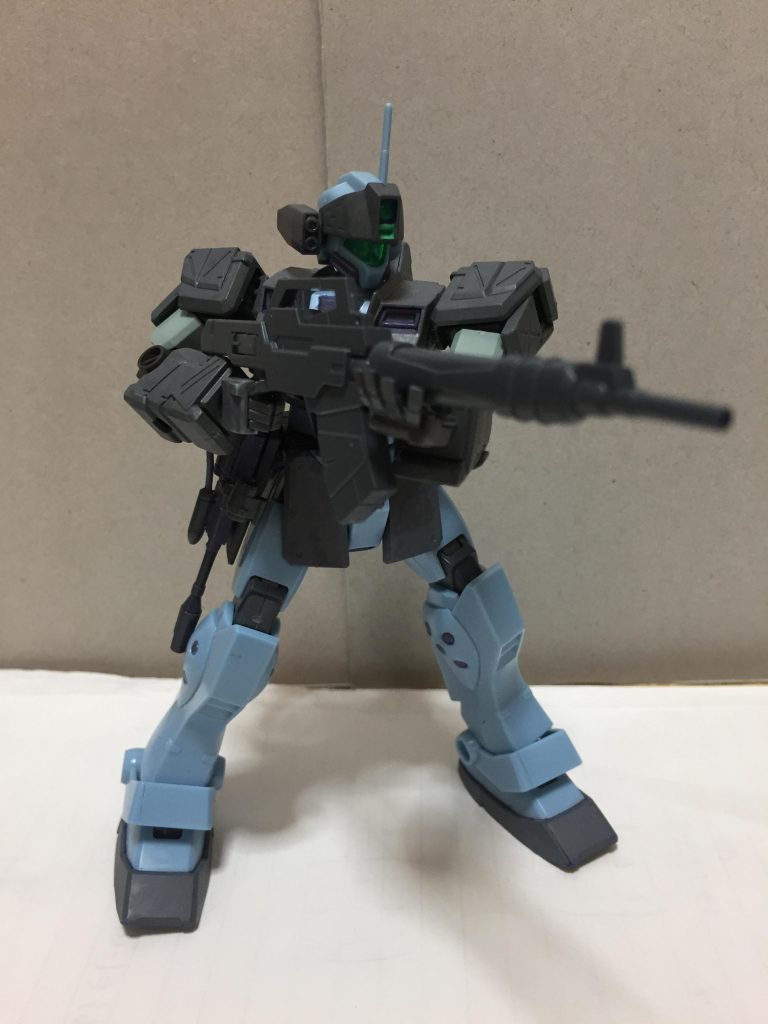 ビーム・アサルトライフル…セミオートとフルオートに任意で変更可能なアサルトライフル。単発の威力は低いもののそれを連射性能と射程の長さでカバーしている。