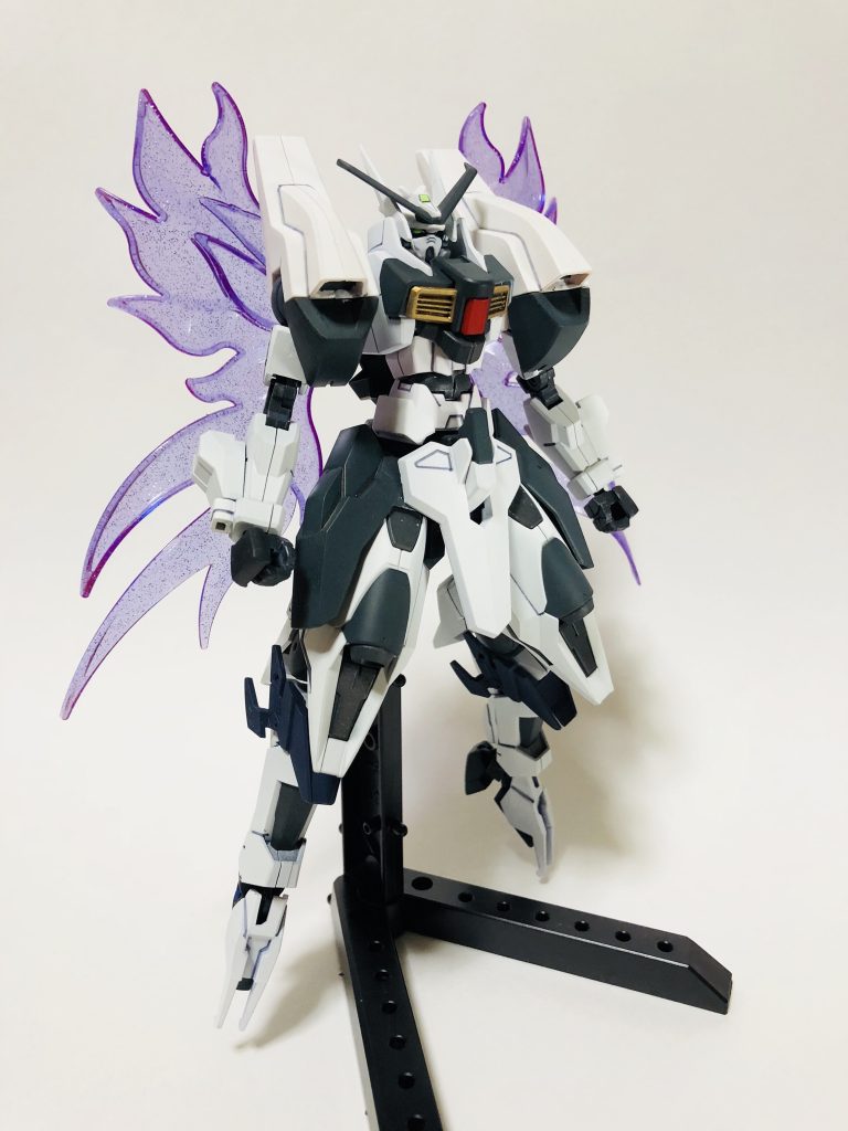 ディナイアルガンダムのパーツを流用したディナイアルバースト。