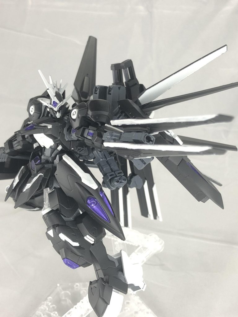 ツインガンブレード。シュテルネランスでは小回りが利かないため、その弱点を補うために武装。銃と刃の間隔を空けることで拡散砲にも出来ます。