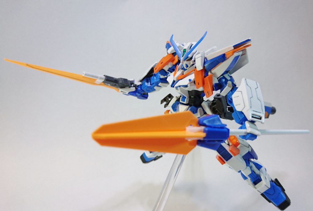 ランス
取り回しを重視して破壊力の高い武器が欲しいなと考えてササッと作ったランスです。突然出てきましたが気にしないでください。
穂先はMGブルーフレームDのドラグーンから。あとはジャンクパーツででっち上げています。